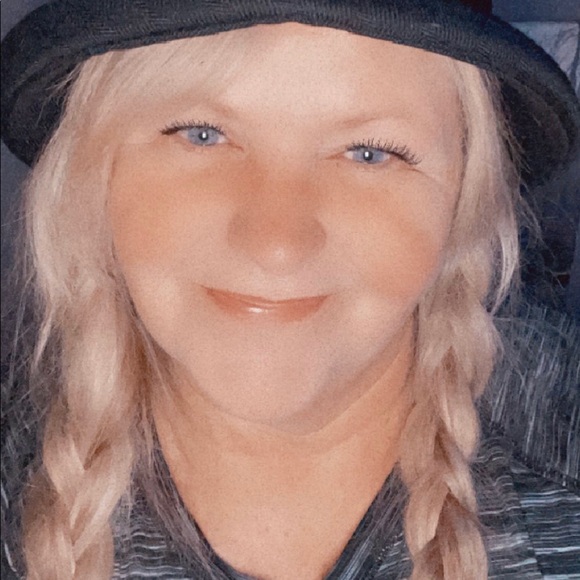 Meet your Posher, Deborah - Picture 3 of 4